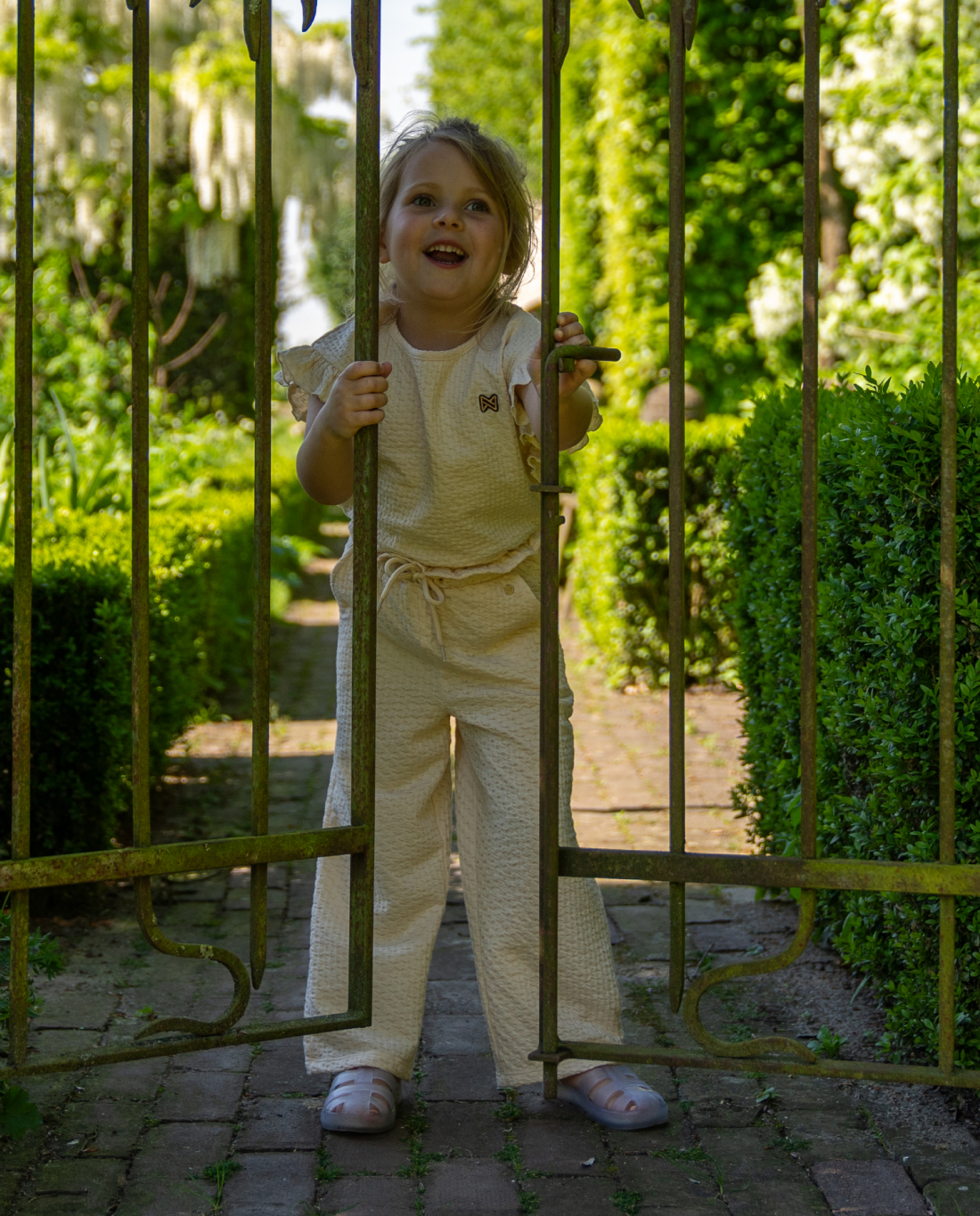 Off White Essence | Dekliška dvodelni komplet z dolgimi hlačami - Lucky Kiddo SI