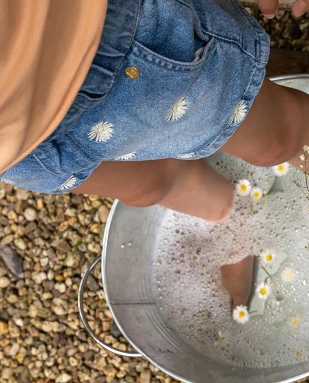 Denim Delight | Dekliške kratke jeans hlače - Lucky Kiddo SI