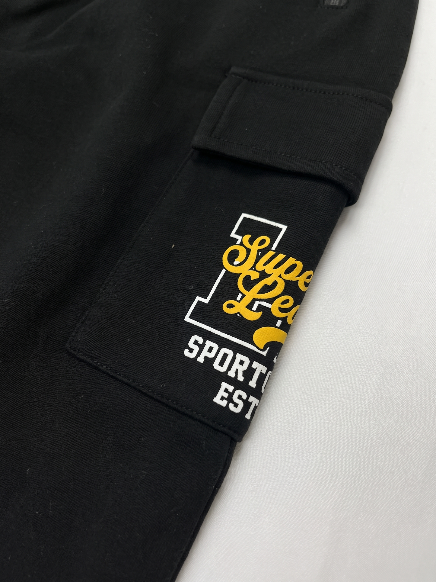 Black Cargo Vibe | Fantovska cargo trenirka - ohlapen kroj