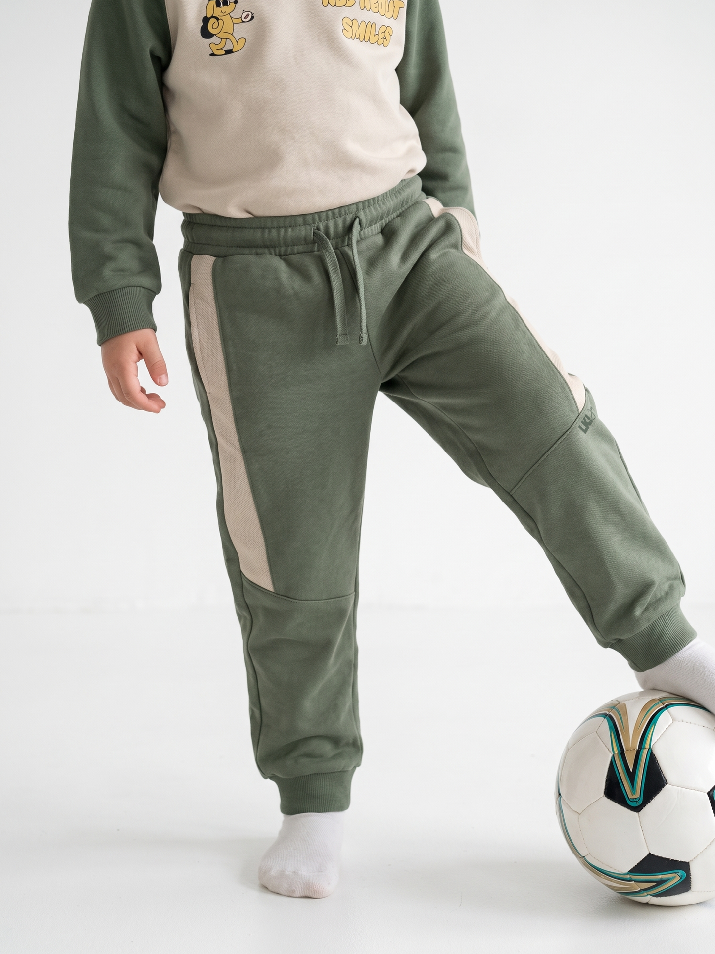 Sage Green | Fantovska trenirka - ohlapen kroj